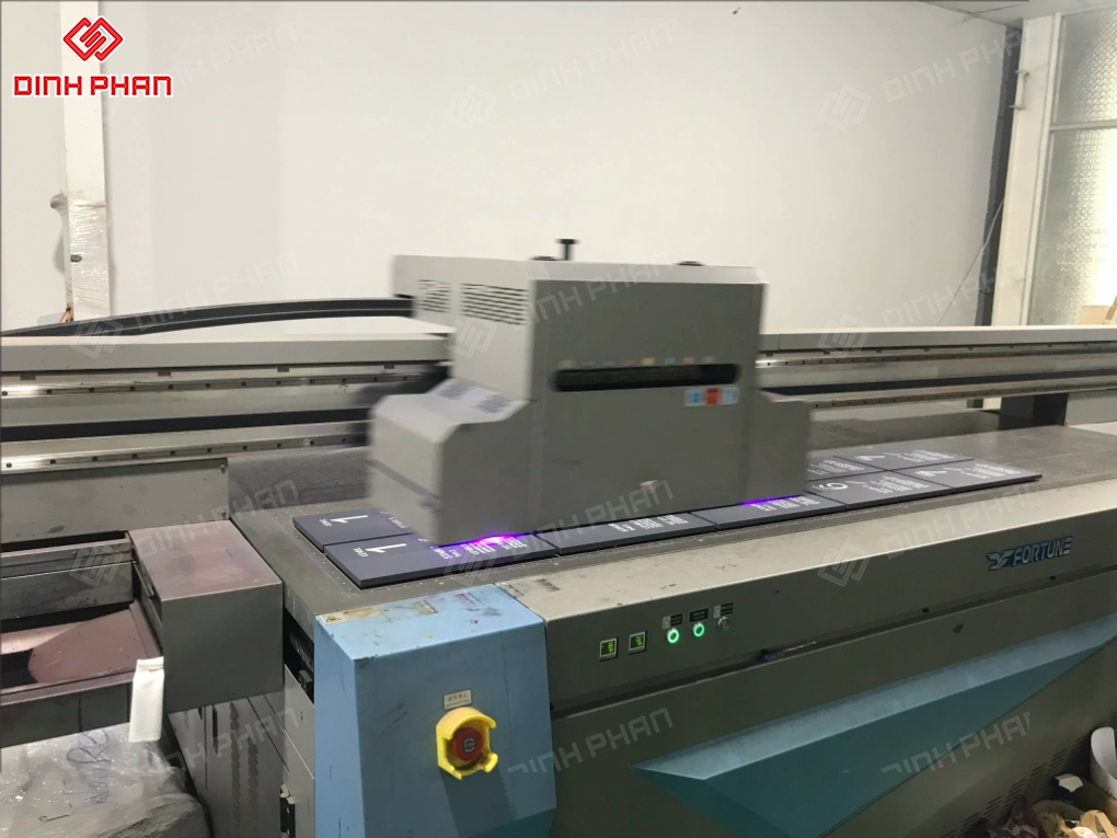 Dịch vụ in uv BMT giá rẻ lấy ngay, chất lượng tốt nhất Dịch vụ in uv bmt