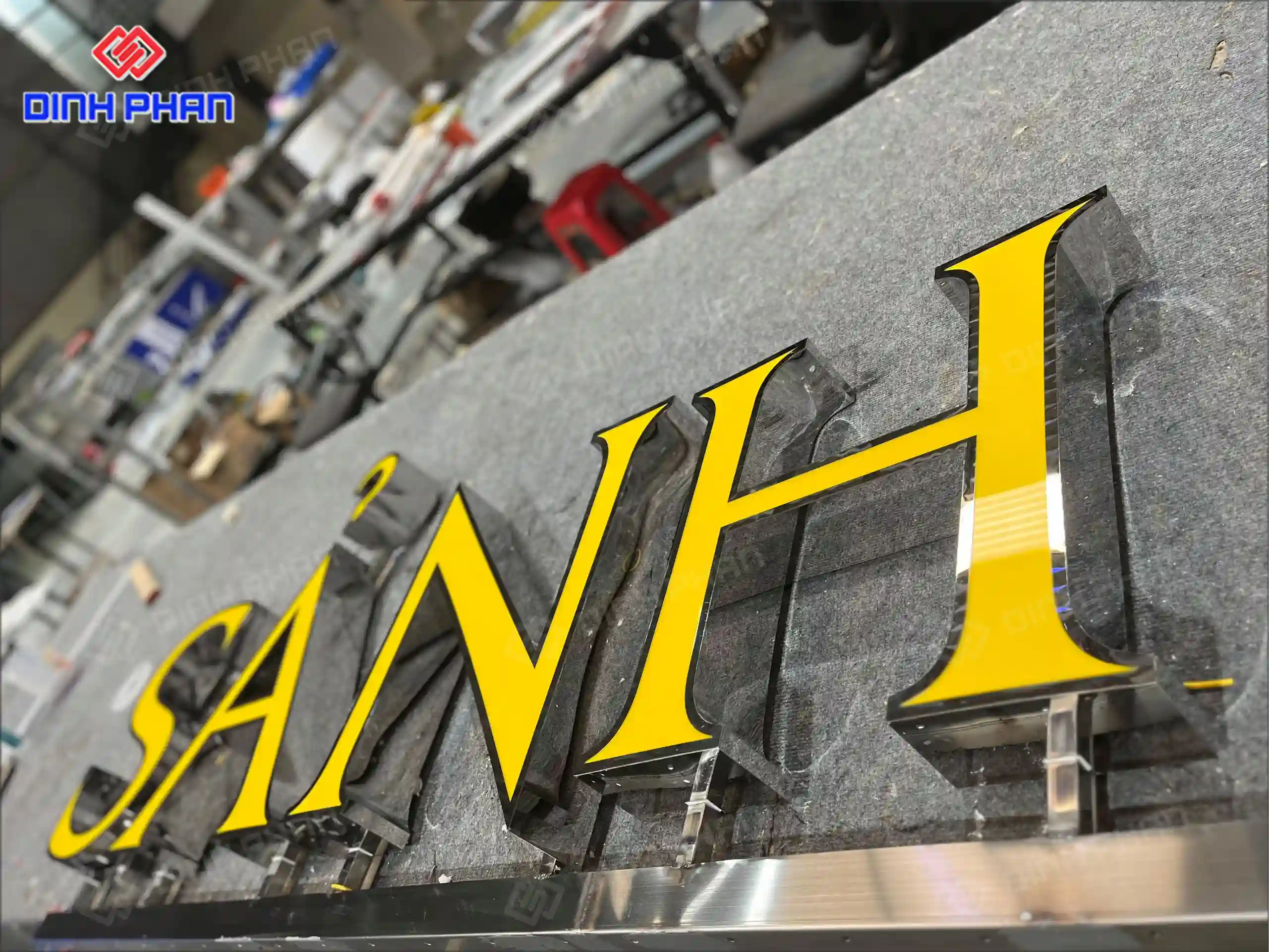 Đơn vị làm bảng hiệu chữ inox BMT giá rẻ, chất lượng Làm bảng hiệu chữ inox bmt