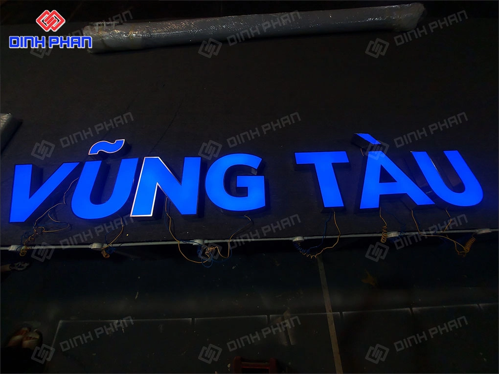 Đơn vị làm bảng hiệu chữ inox BMT giá rẻ, chất lượng Làm bảng hiệu chữ inox bmt