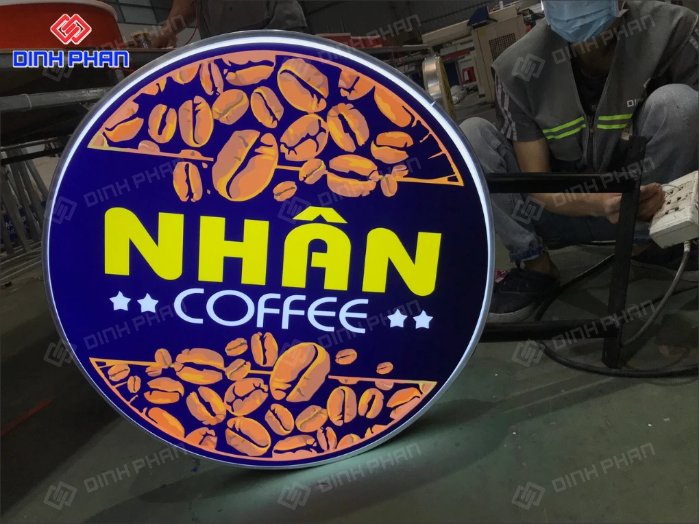 Làm bảng hiệu hộp đèn BMT uy tín, bền đẹp, giá rẻ Làm bảng hiệu hộp đèn BMT