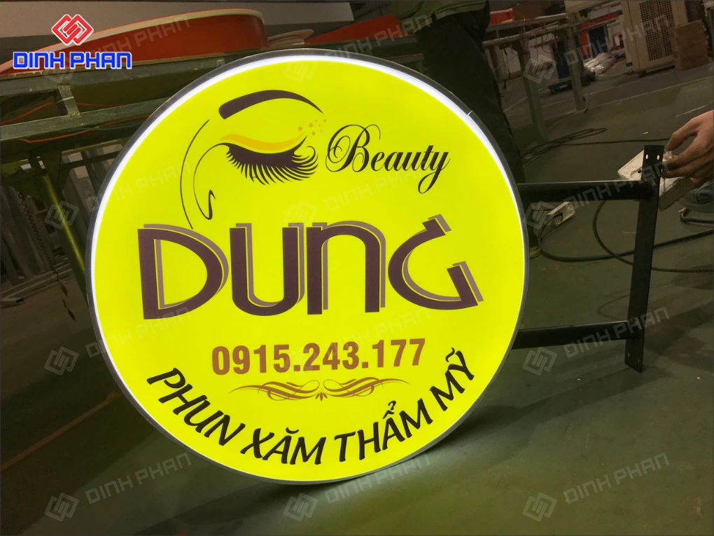 Làm bảng hiệu hộp đèn BMT uy tín, bền đẹp, giá rẻ Làm bảng hiệu hộp đèn BMT