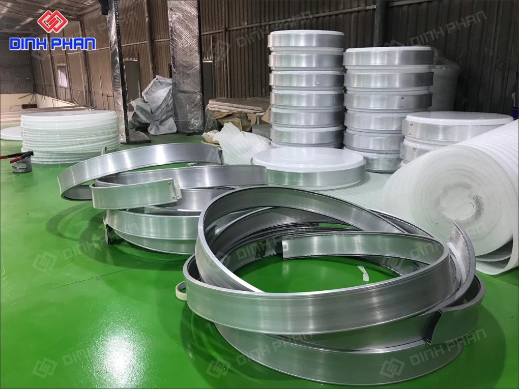 Làm bảng hiệu hộp đèn BMT uy tín, bền đẹp, giá rẻ Làm bảng hiệu hộp đèn BMT