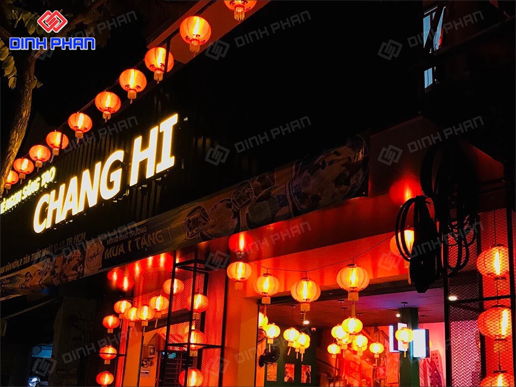 Làm bảng hiệu mica BMT đẹp, uy tín, giá tốt Làm bảng hiệu mica BMT