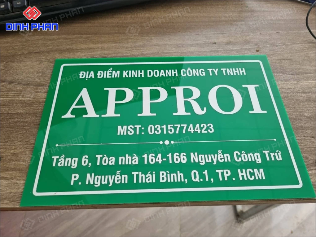 Làm bảng hiệu mica BMT đẹp, uy tín, giá tốt Làm bảng hiệu mica BMT