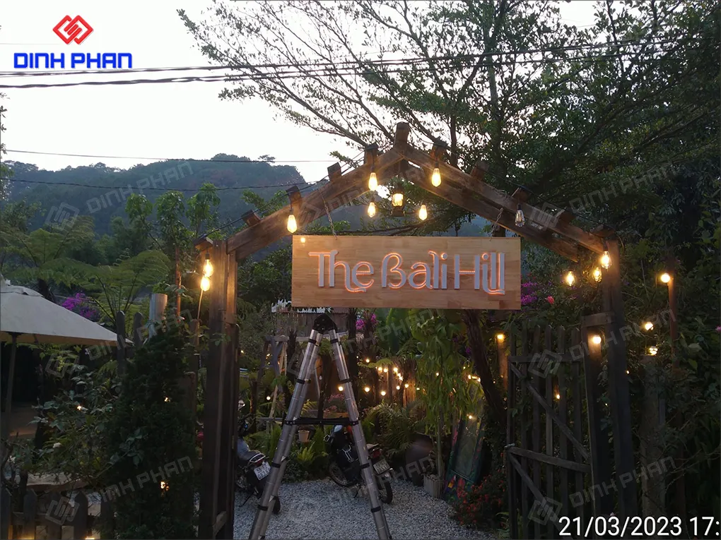 Làm bảng hiệu cafe đẹp BMT giá rẻ, chất lượng Làm bảng hiệu cafe đẹp bmt
