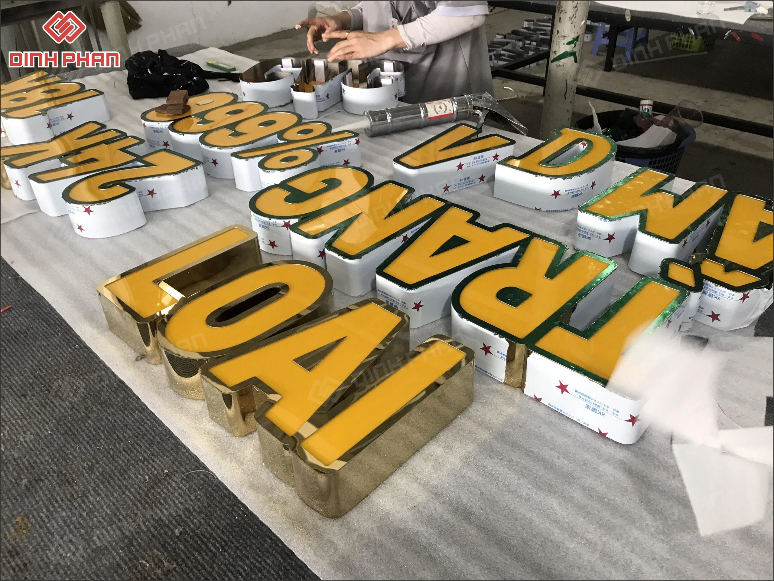 Gia công chữ inox vàng gương BMT giá rẻ, theo yêu cầu Chữ inox vàng gương bmt