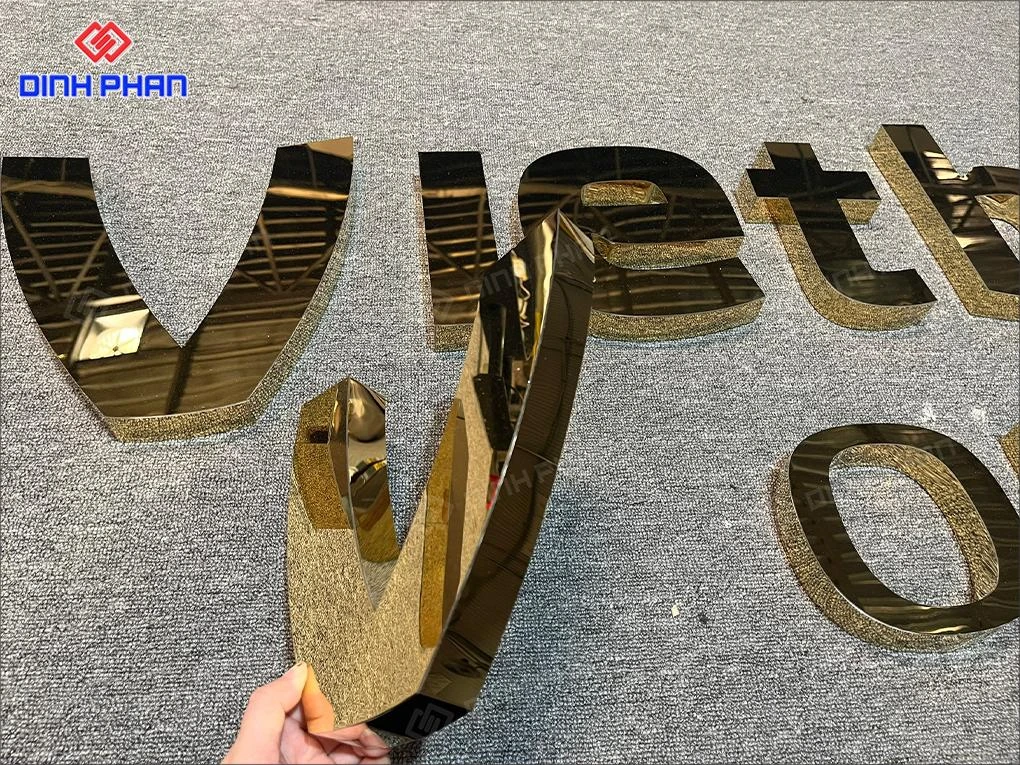 Gia công chữ inox vàng gương BMT giá rẻ, theo yêu cầu Công ty làm chữ inox vàng gương ở bmt