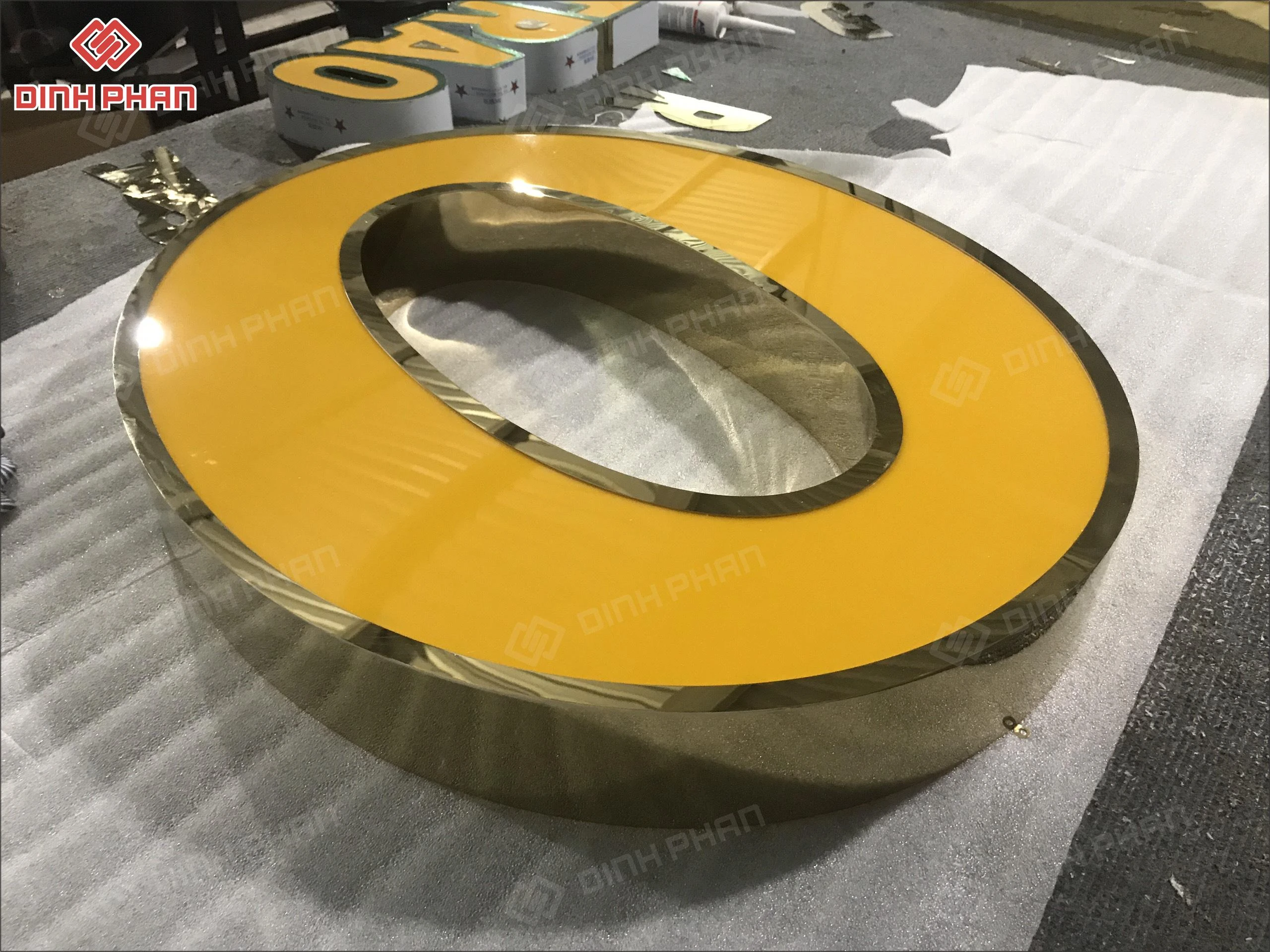 Gia công chữ inox vàng gương BMT giá rẻ, theo yêu cầu Chữ inox vàng gương bmt