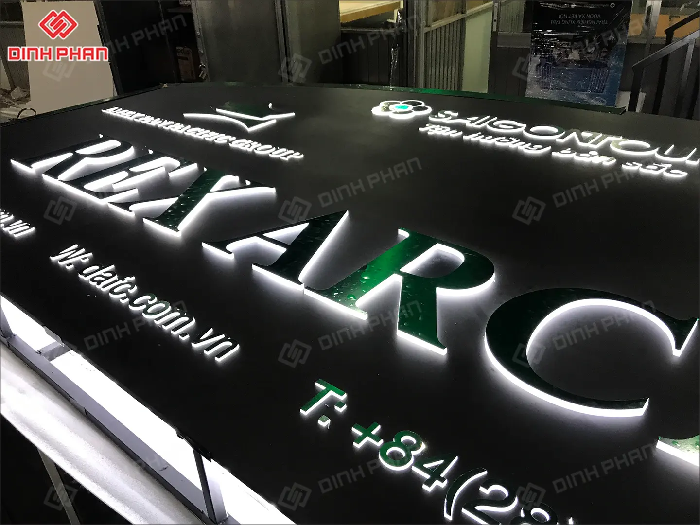 Gia công bảng hiệu bmt