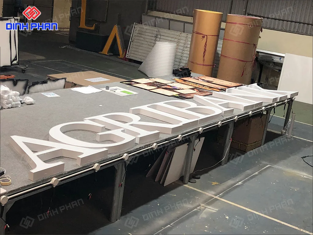 Gia công uốn chữ nhôm bmt