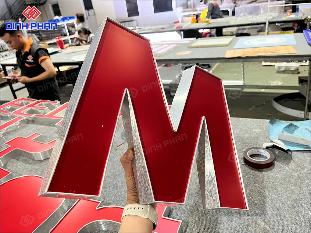 Gia công uốn chữ nhôm bmt