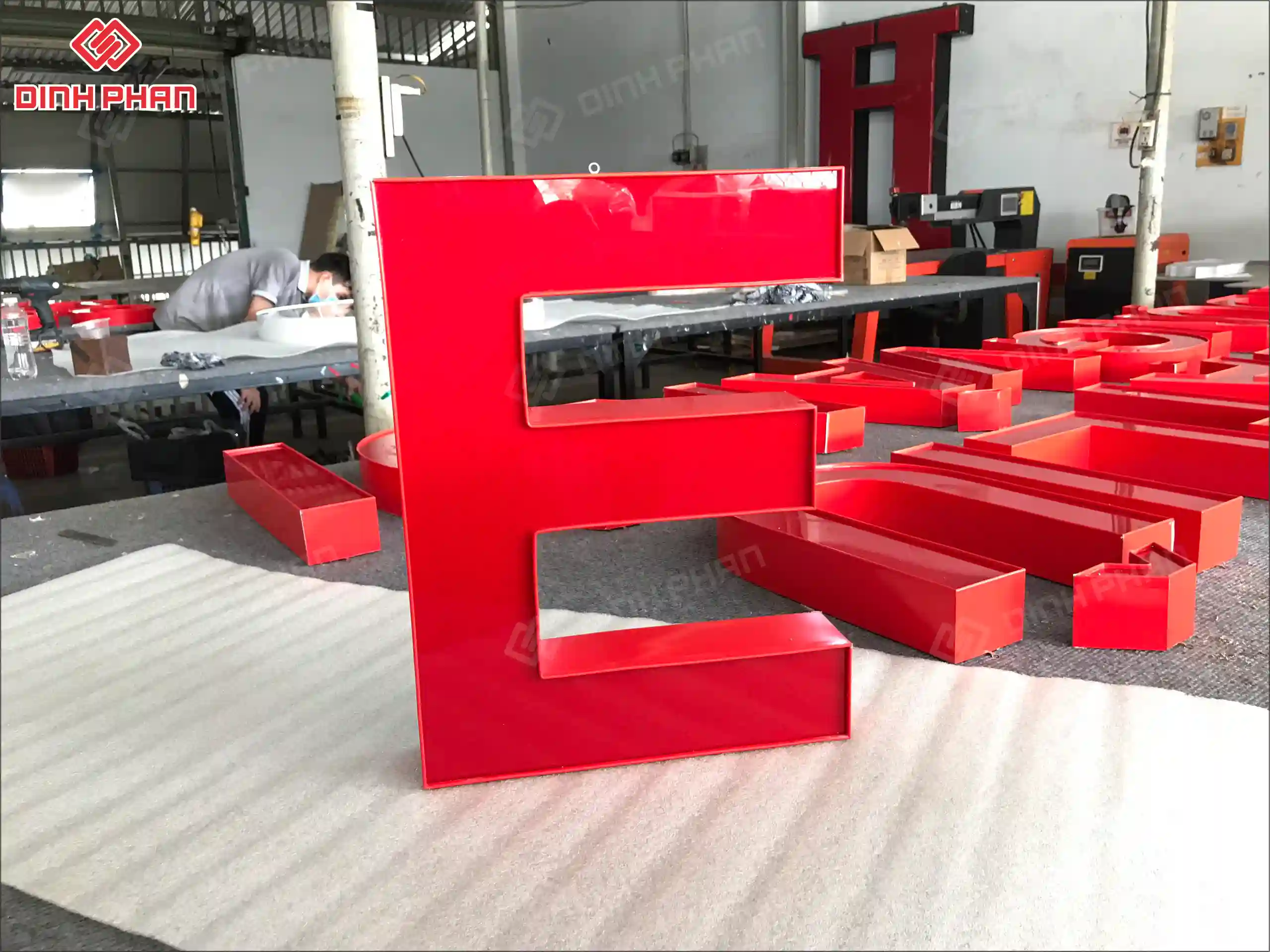 Gia công uốn chữ nhôm bmt