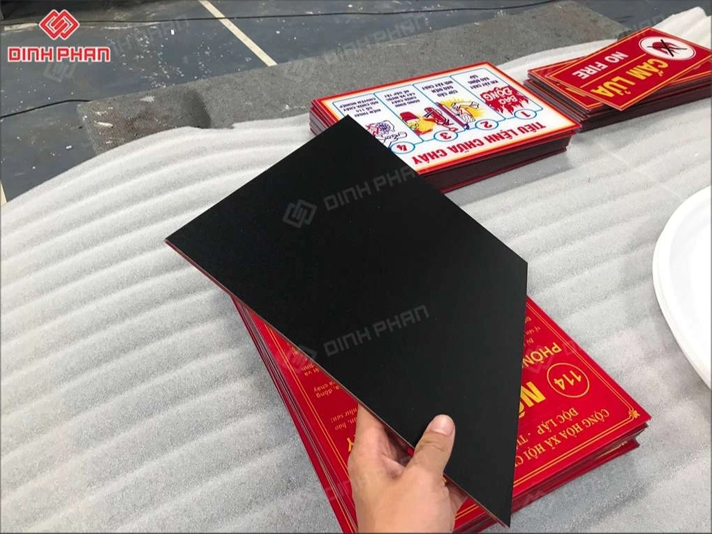 In uv trên mica tại buôn ma thuột