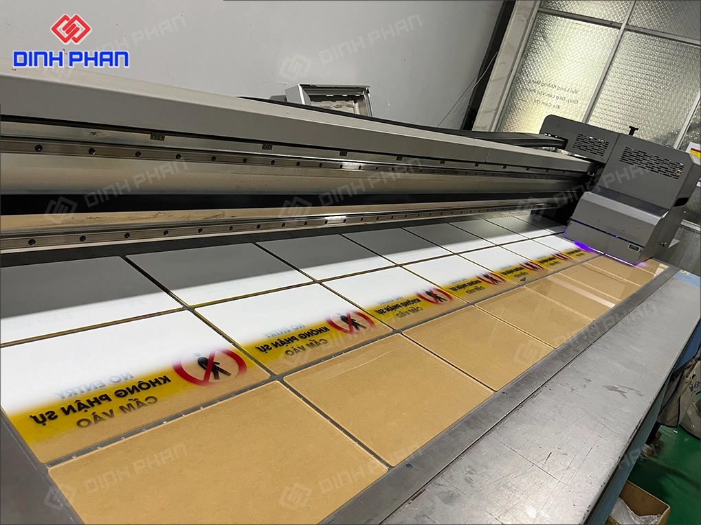 In uv trên mica tại buôn ma thuột