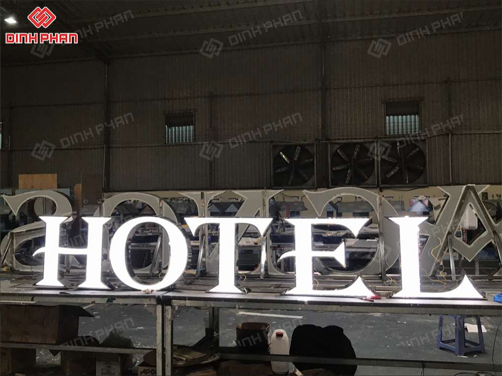 Làm bảng hiệu nha trang