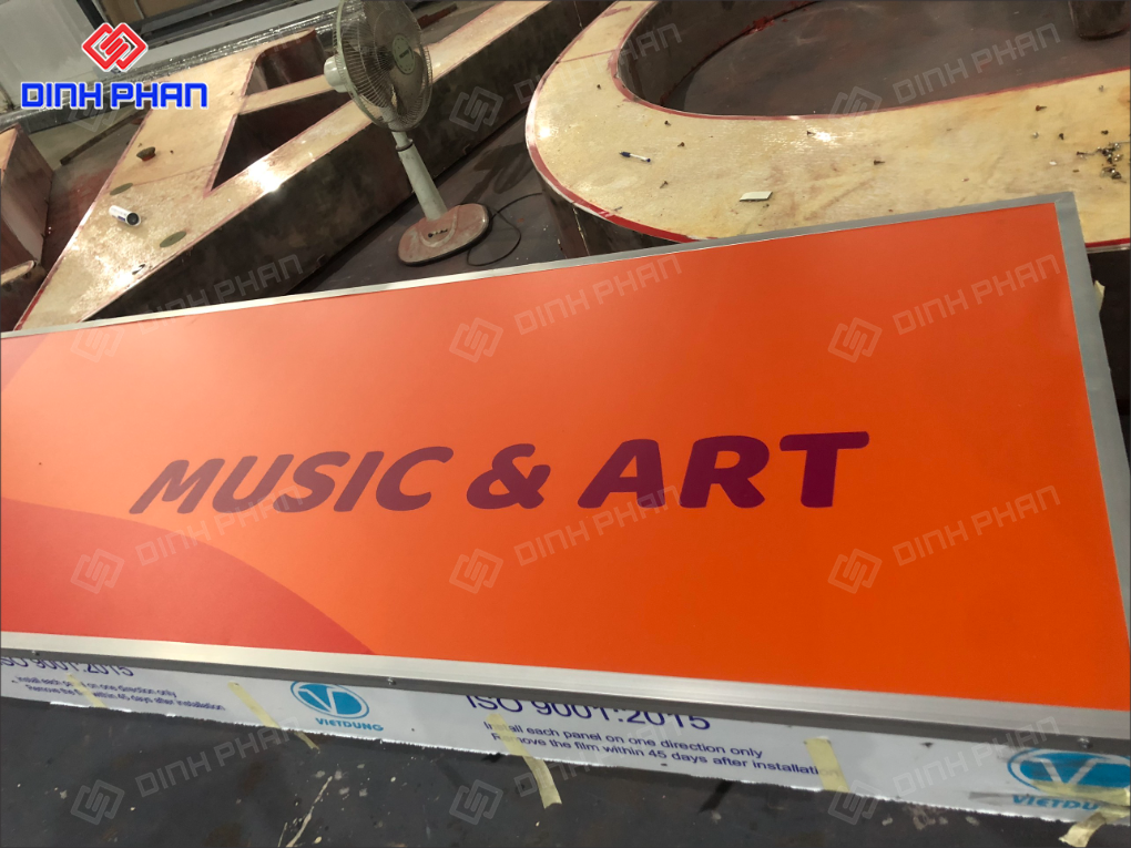 Hộp đèn hút nổi phú yên