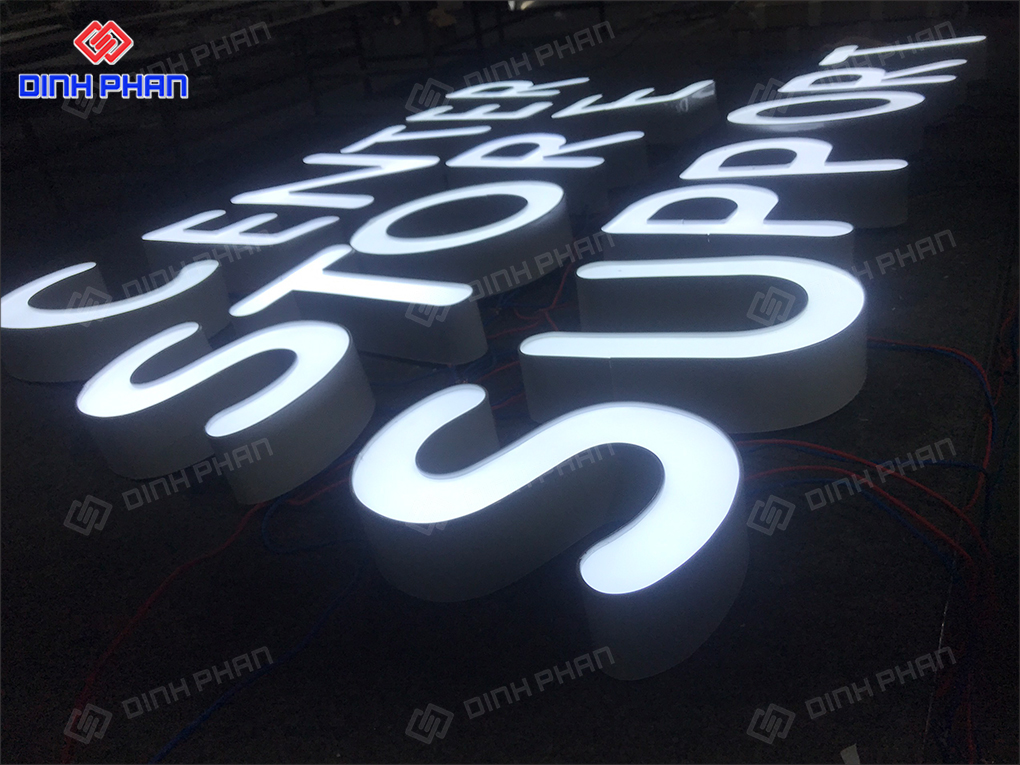 Chữ nhôm mặt mica sáng đèn