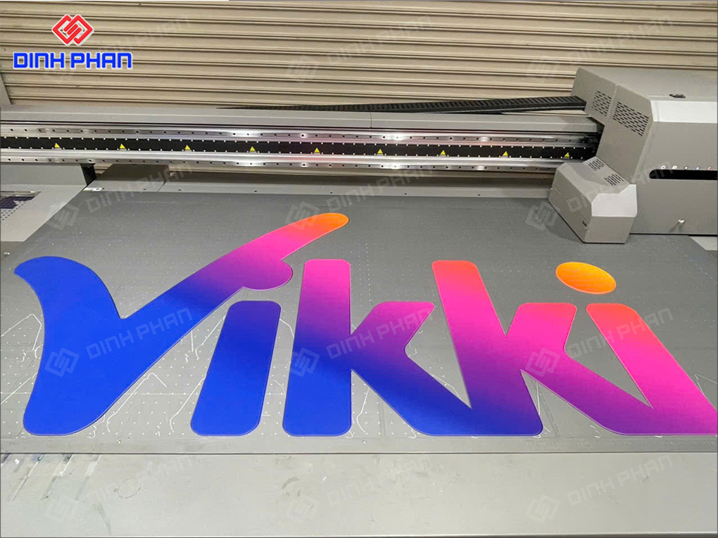 In UV mica Khánh Hòa in ấn sắc nét, bền màu Mặt chữ nổi