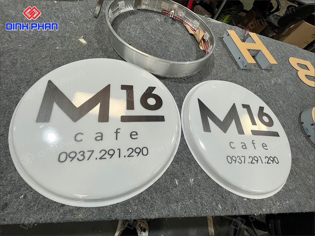 In UV mica Khánh Hòa in ấn sắc nét, bền màu Mặt bảng hiệu in uv