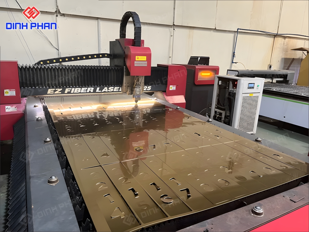 Cắt làm chữ nổi quảng cáo inox