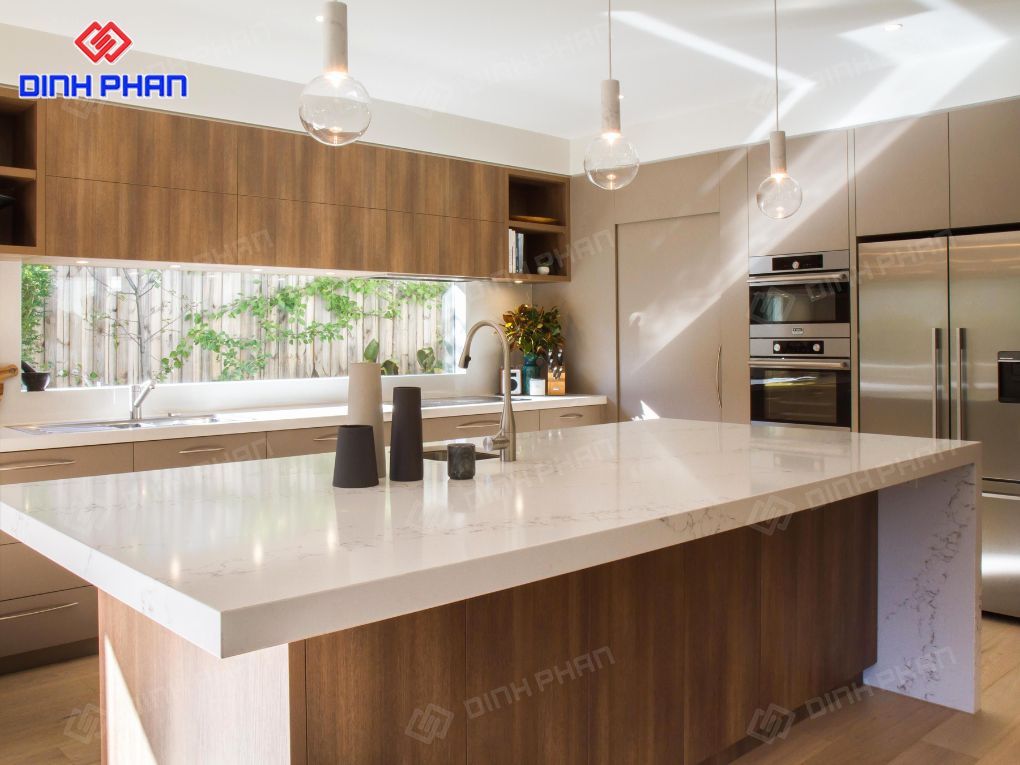 Mẫu làm bàn đảo bếp đẹp sang trọng và tiện nghi