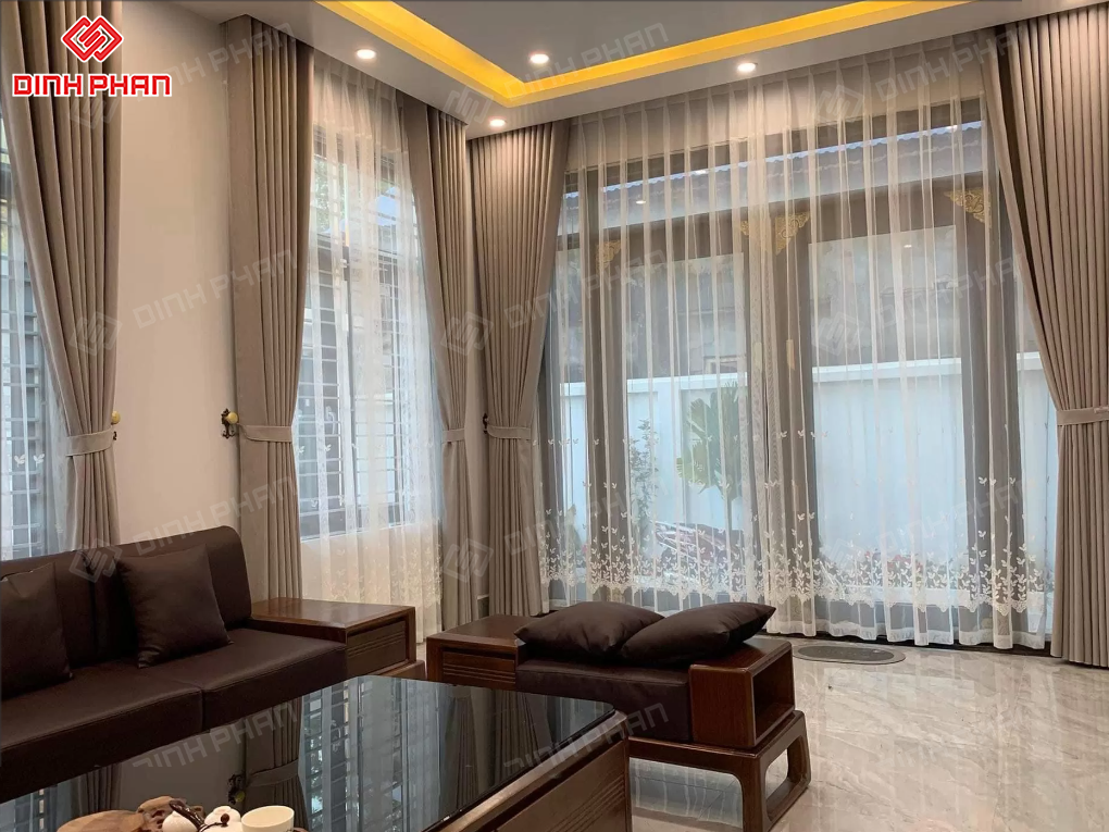 Rèm Cửa Phòng Khách BMT: Cẩm Nang Chọn Mẫu Đẹp, Cản Nhiệt & Báo Giá Chi Tiết Rèm cửa phòng khách bmt
